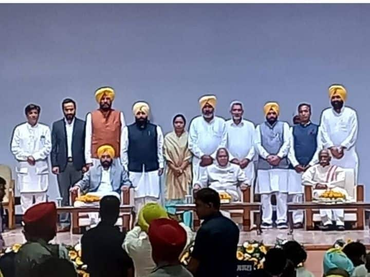 punjab-s-bhagwant-mann-cabinet-expansion-ceremony-aap-leaders-take-oath-as-ministers Punjab: 'मान' मंत्रिमंडळाचा शपथविधी संपन्न! 10 मंत्र्यांनी घेतली शपथ