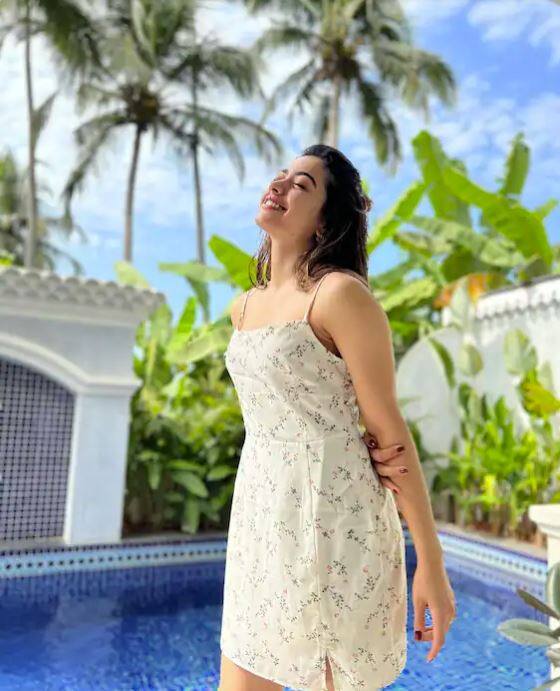 ਰਕਸ਼ਿਤ ਸ਼ੈੱਟੀ ਅਤੇ ਰਸ਼ਮਿਕਾ ਨੇ ਹਾਲਾਂਕਿ ਸਤੰਬਰ 2018 ਵਿੱਚ ਆਪਣੇ ਰਿਸ਼ਤੇ ਨੂੰ ਤੋੜਨ ਦਾ ਫੈਸਲਾ ਕੀਤਾ। ਅਭਿਨੇਤਾਵਾਂ ਨੇ ਆਪਣੇ ਵਿਚਕਾਰ ਮੁਕਾਬਲੇ ਦੇ ਮੁੱਦਿਆਂ ਕਾਰਨ ਵੱਖ ਹੋਣ ਦਾ ਫੈਸਲਾ ਕੀਤਾ ਸੀ।