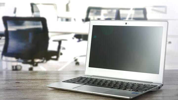 কোভিডের শুরু থেকেই বিশ্বের নানা জায়গায় শুরু হয়েছে কাজের নতুন ধরন। নাম ওয়ার্ক ফ্রম হোম। ঘরে বসেই করতে হয় পুরোদস্তর অফিসের কাজ।