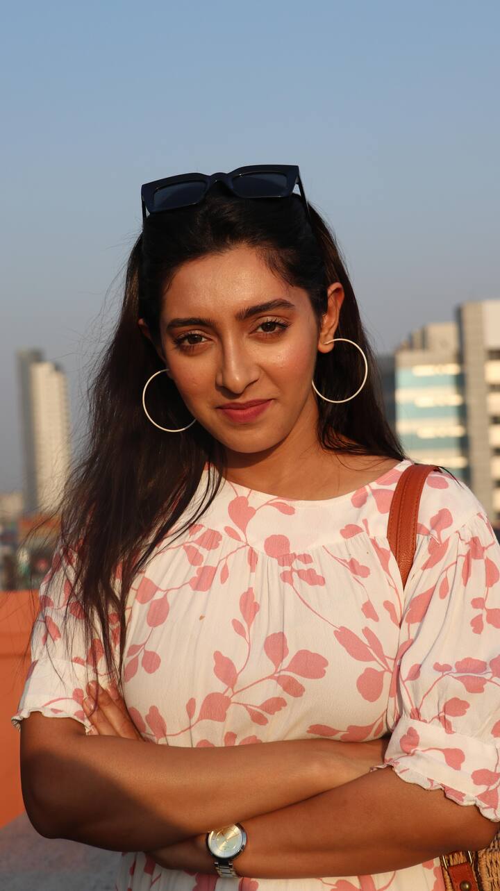অভিনেত্রী পিয়ান সরকারকে দেখা যাবে মানসীর বোনের চরিত্রে। এছাড়াও দেখা যাবে দেবতনুকে। এছাড়াও বিভিন্ন গুরুত্বপূর্ণ ভূমিকায় রয়েছেন, অভিজিৎ গুহ, বিপ্লব বন্দ্যোপাধ্যায়। আগামী মার্চ মাসে এই সিরিজ মুক্তি পাবে। ওটিটি প্ল্যাটফর্মে ক্লীক-এ দেখতে পাবেন দর্শকেরা।