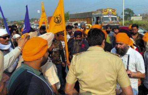 U-turn of Himachal Police on challan of Sikh pilgrims, action after stopping HP numbered vehicles in Punjab ਸਿੱਖ ਸ਼ਰਧਾਲੂਆਂ ਦੇ ਚਲਾਨ 'ਤੇ ਹਿਮਾਚਲ ਪੁਲਿਸ ਦਾ ਯੂ-ਟਰਨ, ਪੰਜਾਬ 'ਚ HP ਨੰਬਰ ਦੀਆਂ ਗੱਡੀਆਂ ਰੋਕਣ ਮਗਰੋਂ ਐਕਸ਼ਨ