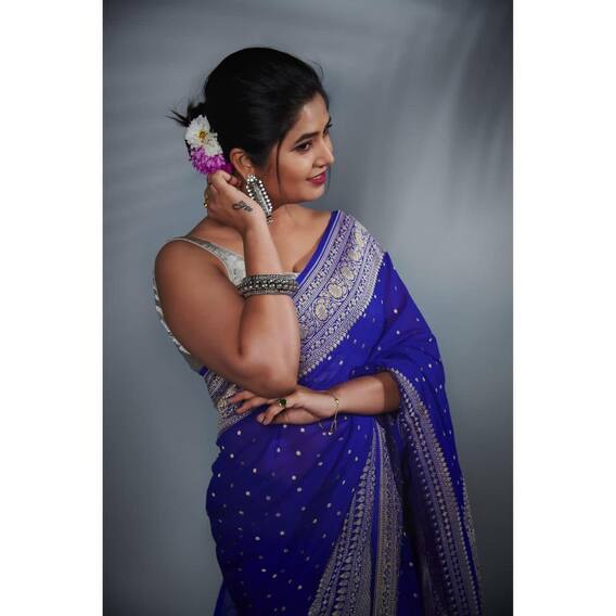 प्राजक्ता माळीची नखरेल अदा