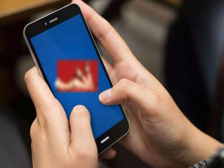 Mumbai crime women police husband arrested for circulating her nude photos Mumbai: மனைவியின் நிர்வாண படங்களை தோழிக்கு அனுப்பிய கணவர்! சந்தேகத்தால் நடந்த கொடுமை!