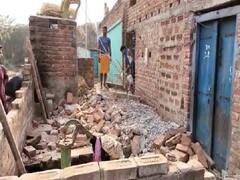 Bihar News: छज्जे पर चढ़कर डांस देख रहे थे लोग, अधिक भार की वजह से टूटा निर्माण, महिला की मौत, चार घायल