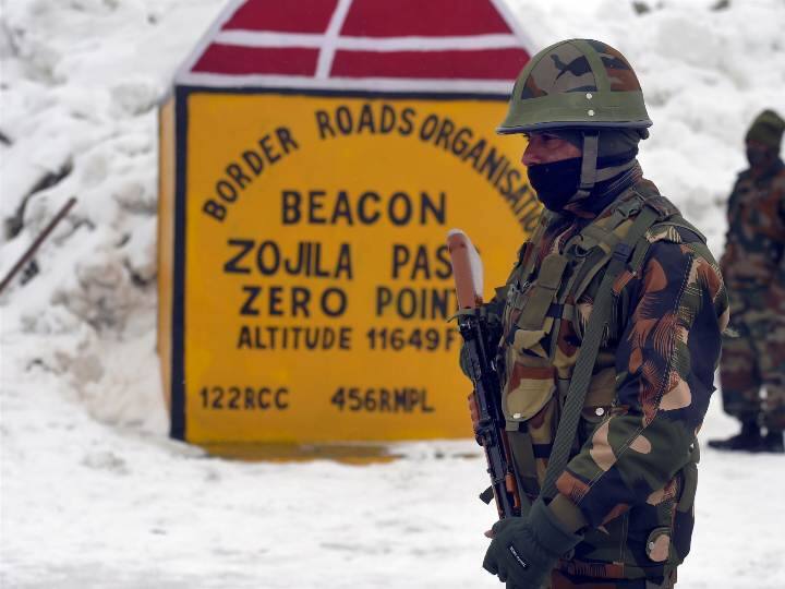 सतही लिंक महत्वपूर्ण है क्योंकि यह क्षेत्र में सीमाओं पर तैनात सेना को नियमित आपूर्ति बनाए रखने के अलावा लद्दाख क्षेत्र के लिए आपूर्ति की जीवन रेखा के रूप में कार्य करता है.