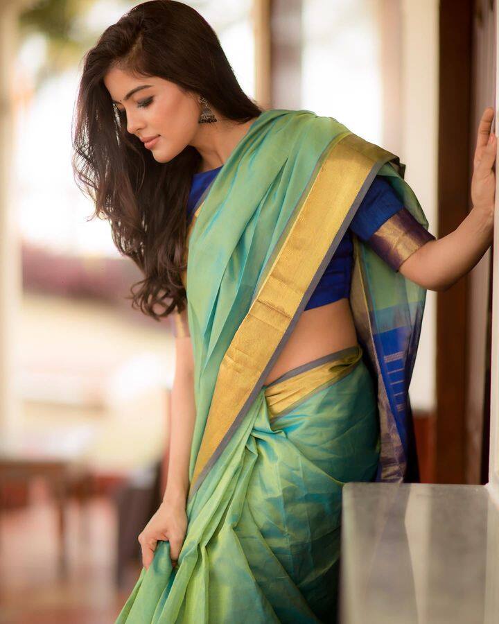 மூக்குத்தியின் மின்னல் ஒரு தீபம் ஏற்றிவைத்துப் போக