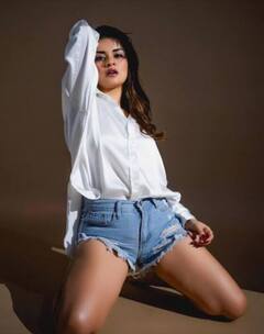 ਰੈੱਡ ਕ੍ਰੌਪ ਟਾਪ 'ਚ ਖੁੱਲ੍ਹੇ ਵਾਲਾਂ 'ਚ ਨਜ਼ਰ ਆਈ ਅਵਨੀਤ ਕੌਰ, ਤਸਵੀਰਾਂ ਦੇਖ ਕੇ ਦਿਲ ਹਾਰੇ ਲੋਕ