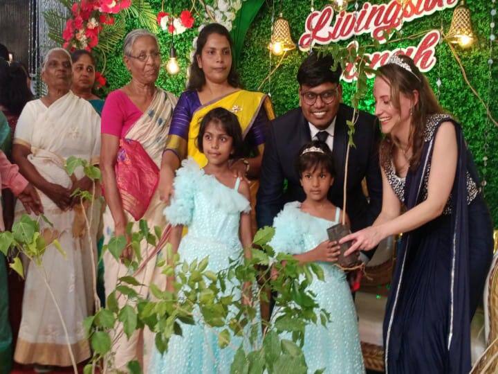 England girl married to Usilampatti youth Watch video: உசிலம்பட்டி மருமகளான இங்கிலாந்து பெண்.! கடல் கடந்த காதலுக்கு குவியும் வாழ்த்து!!