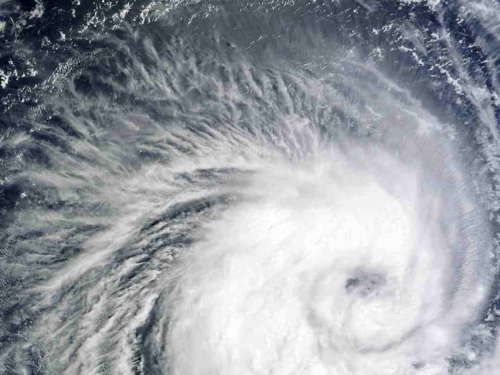 Cyclone Asani IMD predicted heavy rain over the Andaman and Nicobar Islands चक्रवाती तूफान 'आसनी' से निपटने के लिए तैयारियां जारी, जानिए किन किन राज्यों में बरपा सकता है कहर
