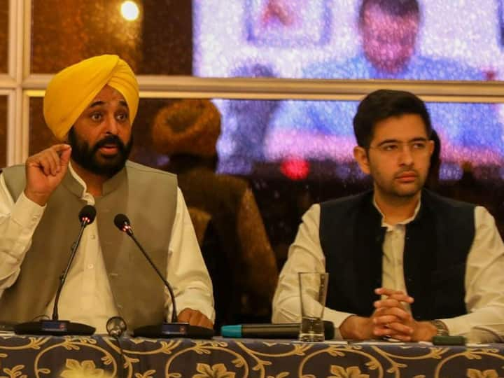 Punjab CM Bhagwant Mann and Delhi CM Arvind Kejriwal AAP MLA Meeting केजरीवाल की पंजाब AAP विधायकों के साथ बैठक, सीएम भगवंत मान बोले- गलत काम से बचें