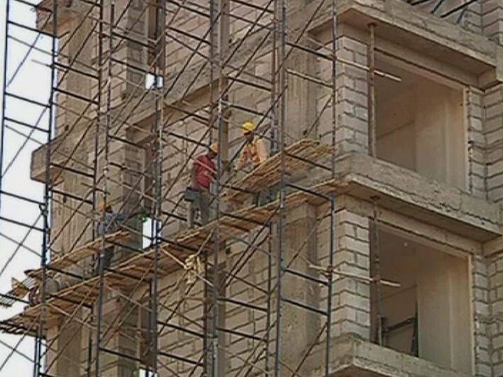 Housing prices will rise in near future Senior economist Chandrasekhar Tilak information in ABP majha paisa jhala motha event  Paisa Jhala Motha : आगामी काळात घरांच्या किंमती वाढणार का? अर्थतज्ज्ञांनी दिली महत्वाची माहिती    