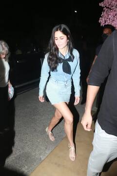 ફેમિલી સાથે ડિનર પર જોવા મળ્યા કેટરીના કૈફ અને વિકી કૌશલ, શાનદાર લુકમાં જોવા મળી હતી અભિનેત્રી, જુઓ Photos