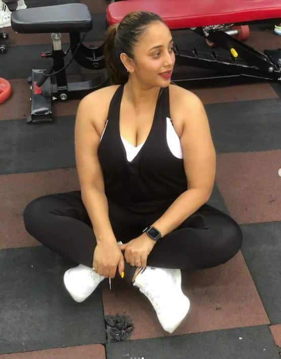 ਇਨ੍ਹਾਂ ਫੋਟੋਆਂ ਦੇ ਨਾਲ ਅਭਿਨੇਤਰੀ ਨੇ ਕੈਪਸ਼ਨ ਵਿੱਚ ਲਿਖਿਆ, 'ਓਕੇ ਕਾਉਂਟਡਾਊਨ ਸ਼ੁਰੂ ਹੁੰਦਾ ਹੈ। ਸਾਰਿਆਂ ਨੂੰ  ਗੁਡ ਮੌਰਨਿੰਗ। ਆਨੰਦ ਮਾਣੋ, ਸਕਾਰਾਤਮਕ ਰਹੋ ਅਤੇ ਮੈਨੂੰ ਨਾ ਭੁੱਲੋ। ਮੈਨੂੰ ਯਾਦ ਰੱਖੋ, ਮੈਂ ਜਲਦੀ ਹੀ ਵਾਪਸ ਆਵਾਂਗਾ। ਹਾਲਾਂਕਿ ਇਸ ਕੈਪਸ਼ਨ ਦੇ ਨਾਲ ਰਾਣੀ ਨੇ ਮਜ਼ਾਕੀਆ ਇਮੋਜੀ ਸ਼ੇਅਰ ਕੀਤੇ ਹਨ।