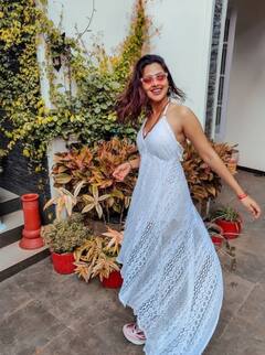 Amala Paul clicks: அமலா பாலின் கலர்ஃபுல் ஹோலி போட்டோஸ்...! ஹோலி ஹோலி சுப லாலி லாலி லாலி...!