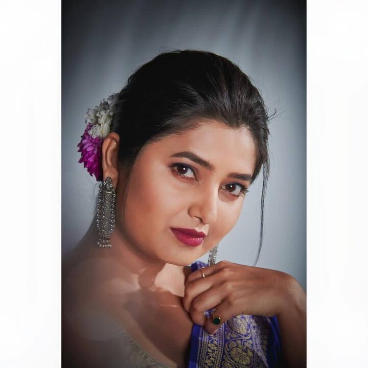 आपल्या सौंदर्यानं लाखो तरुणांना घायाळ करणारी अभिनेत्री म्हणून प्राजक्ता माळीची ओळख आहे.