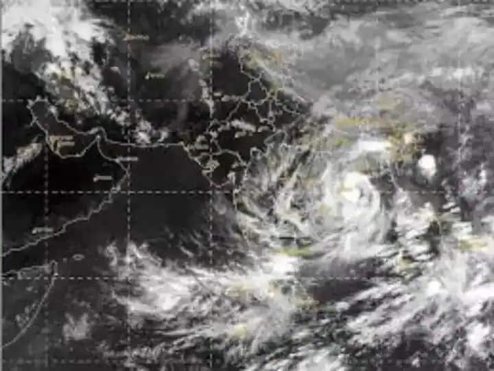 Cyclone Asani 2022 Rains, strong winds Parts of Andaman Nicobar Island due to Asani Normal Life affected Cyclone Asani: దూసుకొస్తున్న అసని తుఫాన్ ముప్పు-  బలమైన గాలులతో అక్కడ భారీ నుంచి అతి భారీ వర్షాలు