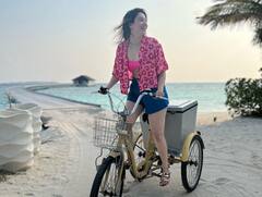 मालदीव में आइसक्रीम बेचती नजर आईं तमन्ना भाटिया, नहीं देखा होगा आपने इस 'अप्सरा' का ऐसा ग्लैम अवतार