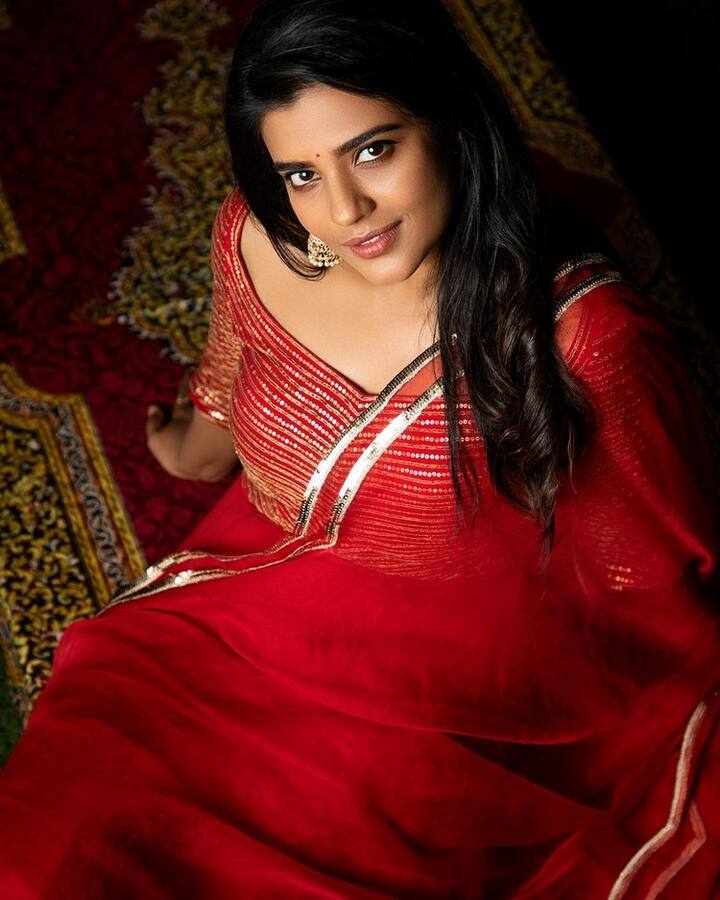 ఆ ఫోటోలు సోషల్ మీడియాలో వైరల్ అవుతున్నాయి. (Photo Courtesy: Aishwarya Rajesh Instagram)