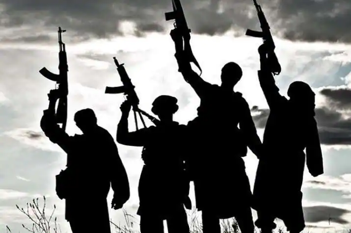 Jammu Kashmir News: जम्मू-कश्मीर में आम लोगों को निशाना बना रहे आतंकी, पुलवामा में यूपी के अकरम को मारी गोली