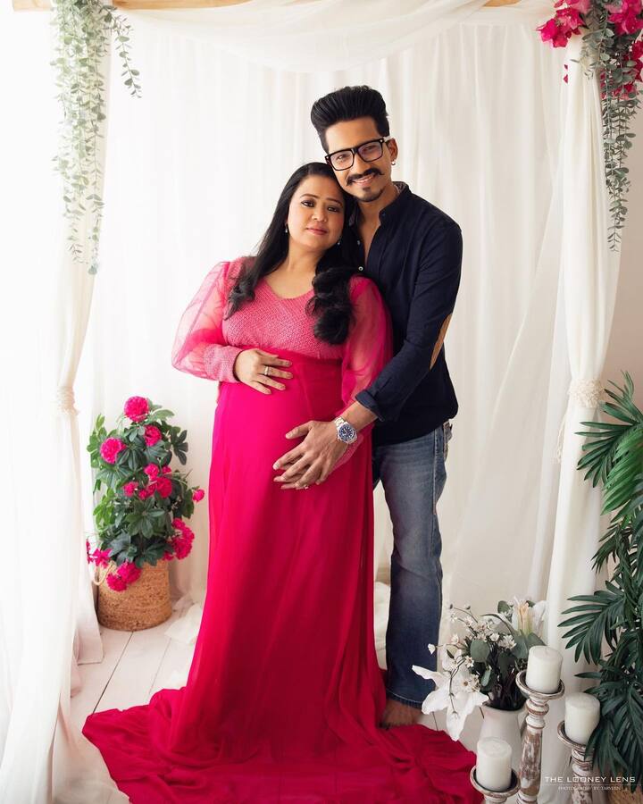 তাঁদের সুখবরে অংশ নেন অনুরাগীরাও। শুভেচ্ছায় ভরিয়ে দেন একাধিক টিনসেল তারকাও। হবু মা-বাবার জন্য রইল শুভেচ্ছা।