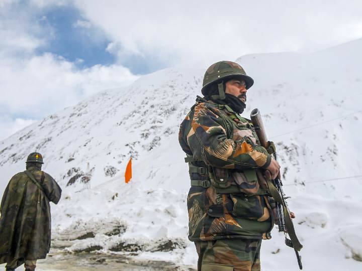 इस राजमार्ग के बंद होने से सामान्य परिस्थितियों में लद्दाख क्षेत्र की सड़क लगभग 6 महीने तक अवरुद्ध रहती है. लेकिन सीमा सड़क संगठन (बीआरओ) प्रोजेक्ट बीकन ने इस साल रिकॉर्ड समय में राजमार्ग को साफ किया.