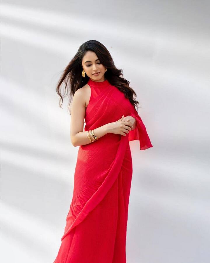 ఇదిలా ఉండగా.. తాజాగా ఈ బ్యూటీ సోషల్ మీడియాలో కొన్ని ఫొటోలను షేర్ చేసింది. (Photo Credit: Priyanka Arul Mohan Instagram)