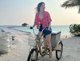 માલદીવમાં આઈસ્ક્રીમ વેચતી જોવા મળી એક્ટ્રેસ તમન્ના ભાટિયા, જુઓ ગ્લેમરસ અંદાજ