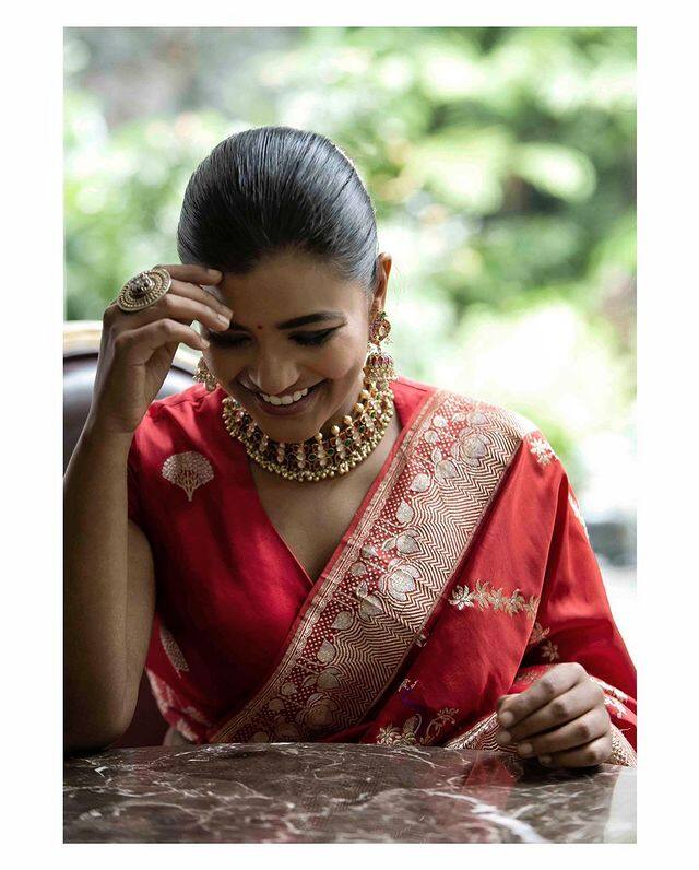 ఇప్పుడు తెలుగు, తమిళ సినిమాలతో బిజీగా గడుపుతోంది. (Photo Courtesy: Aishwarya Rajesh Instagram)