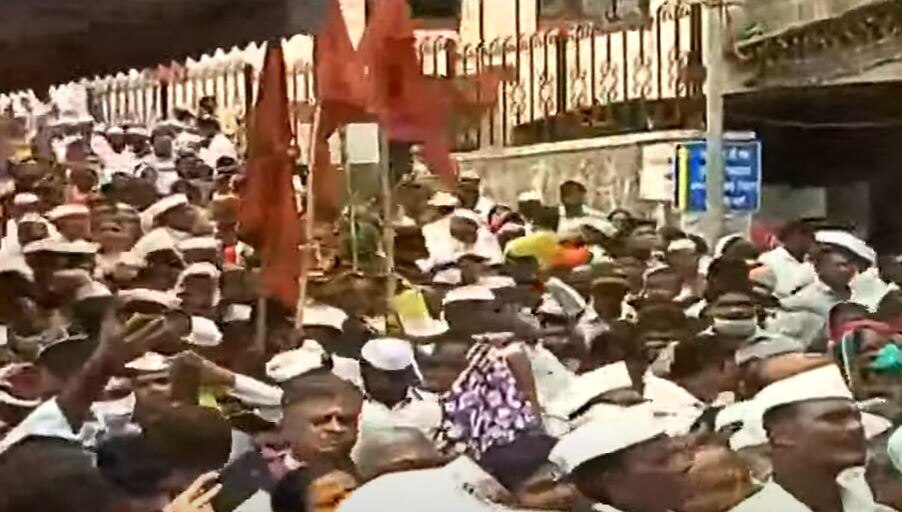 Tukaram Beej : तुकाराम बीजोत्सवानिमित्त देहूनगरीत भाविकांची मोठी गर्दी, हरिनामाच्या गजरात वारकरी दंग