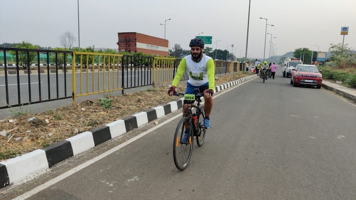 सायक्लोथॉनमध्ये सहभागी सर्व सायकलिस्टना हेल्मेट सक्तीचे आहे. हेल्मेट शिवाय सहभाग घेता येणार नाही.