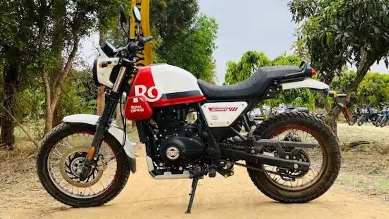 Royal Enfield Scram 411 2022 માટે રૉયલ એનફિલ્ડનુ પહેલુ લૉન્ચ નવુ સ્ક્રેમ 411 છે. આને તાજતરમાં જ ભારતમાં લૉન્ચ કરવામાં આવી છે, અને આની કિંમત 2.03 લાખ રૂપિયા, એક્સ શૉરમથી શરૂ થાય છે. રૉયલ એનફિલ્ડ સ્ક્રેમ 411 હિમાલયનનો વધુ રૉડ બેઝ વર્ઝન છે. આને હિમાલયનથી સમાન 411cc સિંગલ સિલેન્ડર, SOHC, એર કૂલ્ડ, ફ્યૂલ ઇન્જેક્ટેડ એન્જિન મળે છે, જેને 5-સ્પીડ ગિયરબૉક્સની સાથે જોડવામાં આવે છે.