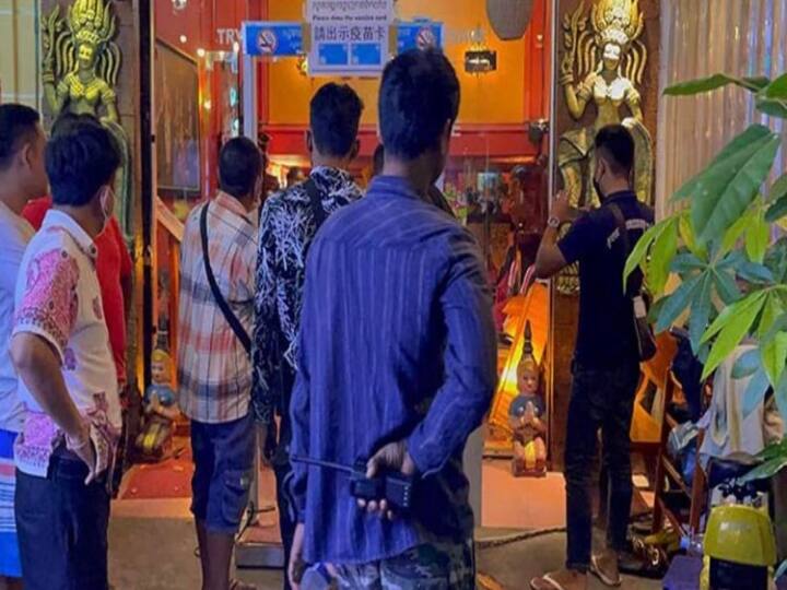 Cambodia : china man attacks massage shop after being denied sex services Cambodia : மசாஜ் சென்டருக்குள் புகுந்து செக்ஸ் சர்வீஸ் கேட்ட  நபர்! ஆத்திரத்தில் கடையை கொத்துப்போட்ட சோகம்