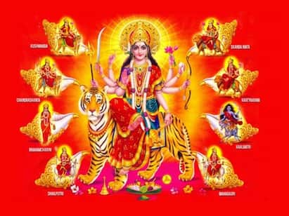 ચૈત્ર નવરાત્રી શરૂ થઈ ગઈ છે. એવું માનવામાં આવે છે કે નવરાત્રિ દરમિયાન કેટલીક ખાસ વસ્તુઓનું દાન કરવાથી ધનમાં વૃદ્ધિ થાય છે, સંતાન સુખ મળે છે, નોકરી-ધંધામાં પ્રગતિ થાય છે.શત્રુઓ ક્યારેય પરેશાન કરતા નથી.
