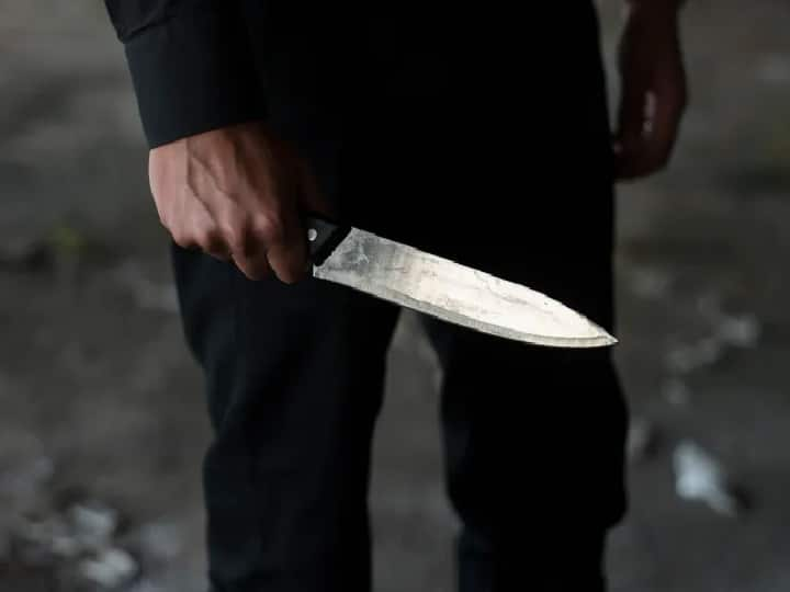 Theni: Teachers complain about 11th Standard Student coming with knife to school Theni: ஏறினா ரயிலு, இறங்கினா ஜெயிலு..போட்டா பெயிலு..- பள்ளிக்கு கத்தியுடன் வந்த மாணவர் அலப்பறை!