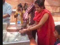 Taj Mahal: ताजमहल में पीने के पानी के लिए भटक रहे पर्यटक, प्रशासन से की ये मांग