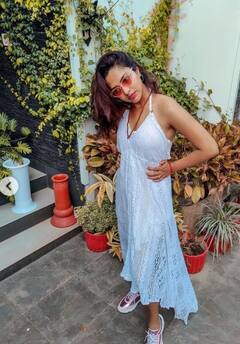 Amala Paul clicks: அமலா பாலின் கலர்ஃபுல் ஹோலி போட்டோஸ்...! ஹோலி ஹோலி சுப லாலி லாலி லாலி...!