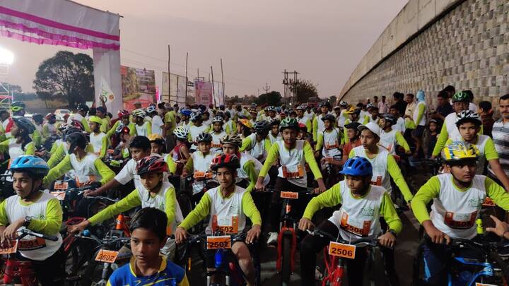 उस्मानाबादच्या या पहिल्या सायक्लोथॉनमध्ये 400 सायकलिस्ट सहभागी झाले