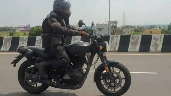 Royal Enfield Hunter 350 આવનારી રૉયલ એનફિલ્ડ હન્ટર 350, મીટિયૉર 350 અને ન્યૂ-ઝેન ક્લાસિક 350 બાદ, પોતાની નવી જે-સીરીઝ પ્લેટફોર્મ પર આધારિત રહેનારી આરઇની ત્રીજી પ્રૉડક્ટ હશે. હન્ટર 350 એક રેટ્રૉ રૉડસ્ટર હશે જેમાં યુવાઓને ટારગેટ કરવામાં આવશે. આ બાઇકમાં 349cc, સિંગલ સિલેન્ડર, એર અને ઓઇલ કૂલ્ડ, ફ્યૂલ ઇન્જેક્ટેડ એન્જિન હશે જે 5-સ્પીડ ગિયરબૉક્સની સાથે હશે, આને જૂન 2022 માં લૉન્ચ કરવામાં આવી શકે છે.