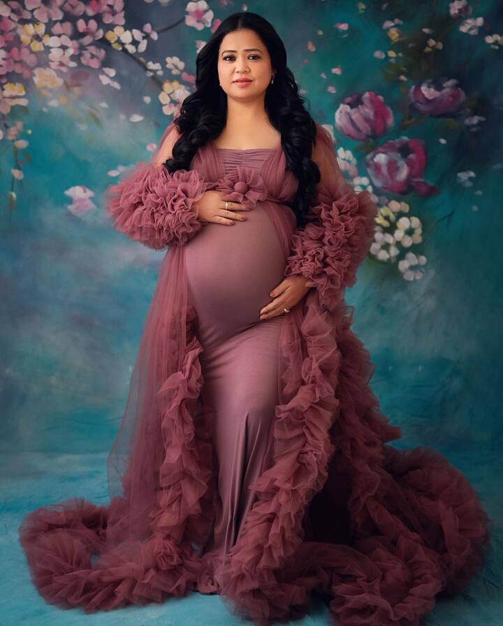 Pregnant comedienne posted the photo with the words,