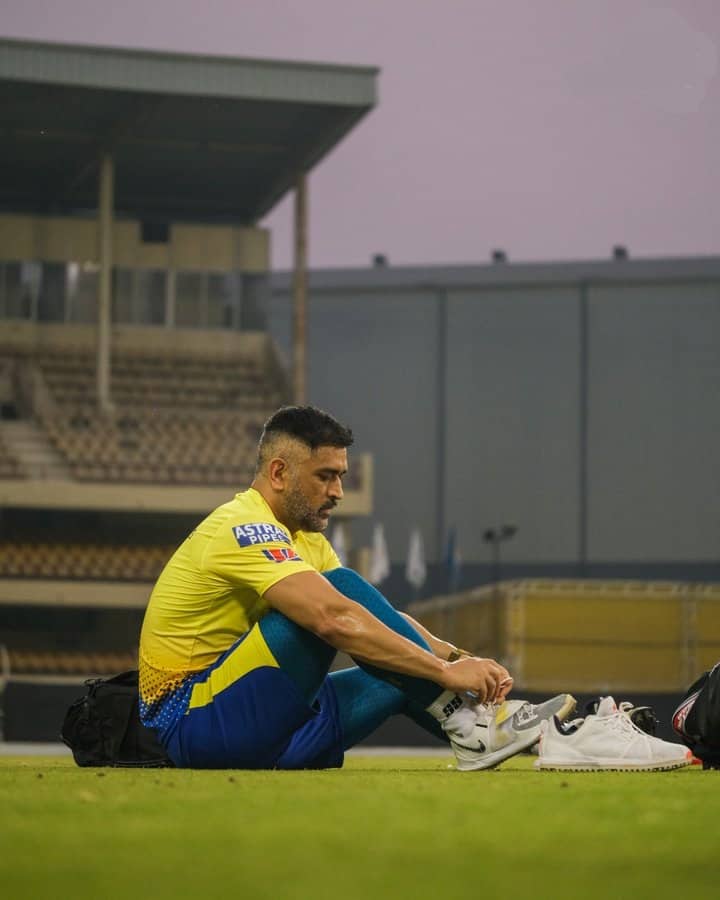 ভিডিওটি সোশ্যাল মিডিয়ায় ভাইরাল হয়েছে। শুধুমাত্র ট্যুইটারেই প্রায় এক লক্ষ মানুষ দেখেছেন ভিডিও। ধোনির ছন্দ দেখে সিএসকে ভক্তরাও আশায় বুক বাঁধছেন। ধোনির হাত ধরেই যেন পঞ্চমবারের জন্য আইপিএল ট্রফি আসে ঘরে।