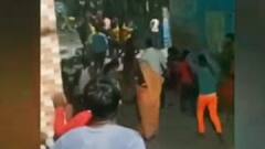 Pilibhit में मामूली विवाद पर जमकर चले लाठी डंडे, मारपीट का वीडियो सोशल मीडिया पर वायरल। Khabrein Tabadtod