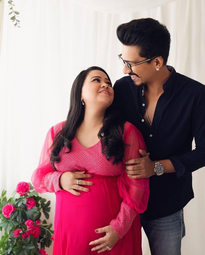নিজের সোশ্যাল মিডিয়া হ্যান্ডলে একটি ভিডিও শেয়ার করেন ভারতী। ভিডিও শুরু হতেই দেখা যায়, ভারতী সিংহ বাথরুমে রয়েছেন। ভিডিওতে কমেডিয়ানকে বলতে শোনা যাচ্ছে যে, 'গত ৬ মাস ধরে আমি প্রেগনেন্সি টেস্ট করছি এমনই ক্যামেরার সামনে। যাতে সবথেকে আনন্দের মুহূর্তটা ক্যামেরাবন্দি করতে পারি।'