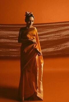 priya varrier pics: புடவையில் பிரியா வாரியாரின் புதுவிதமான போட்டோஷூட்..!