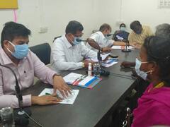 கரூர் : பள்ளி மாணவர்களை மனு கொடுக்க அழைத்துவந்த கல்லூரி மாணவி.. ஆட்சியர் அட்வைஸ்..