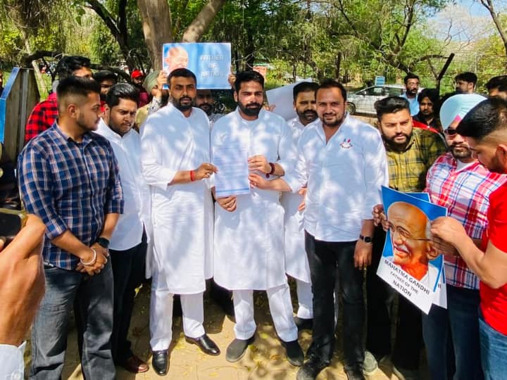 Punjab NSUI Chief Akshay Sharma Demand to Cm bhagwant mann on removing mahatma gandhi photo ਮਹਾਤਮਾ ਗਾਂਧੀ ਦੀ ਤਸਵੀਰ ਹਟਾਉਣ ਦਾ ਹੁਕਮ ਕਿਸਨੇ ਦਿੱਤਾ? NSUI ਨੇ ਮੁੱਖ ਮੰਤਰੀ ਤੋਂ ਕੀਤੀ ਜਾਂਚ ਦੀ ਮੰਗ