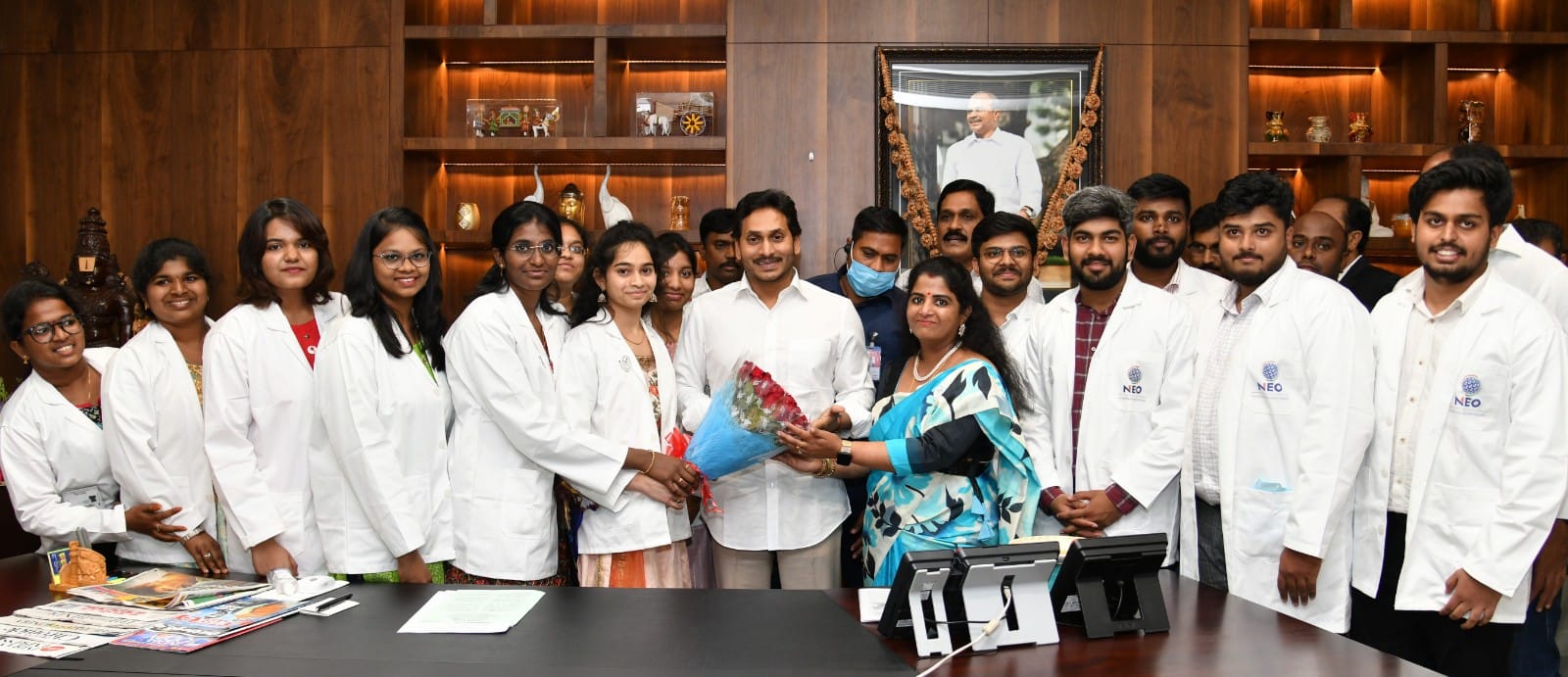 Students Met CM Jagan : ఉక్రెయిన్ నుంచి వచ్చిన విద్యార్థుల కోసం కేంద్రానికి లేఖ రాస్తాం : సీఎం జగన్