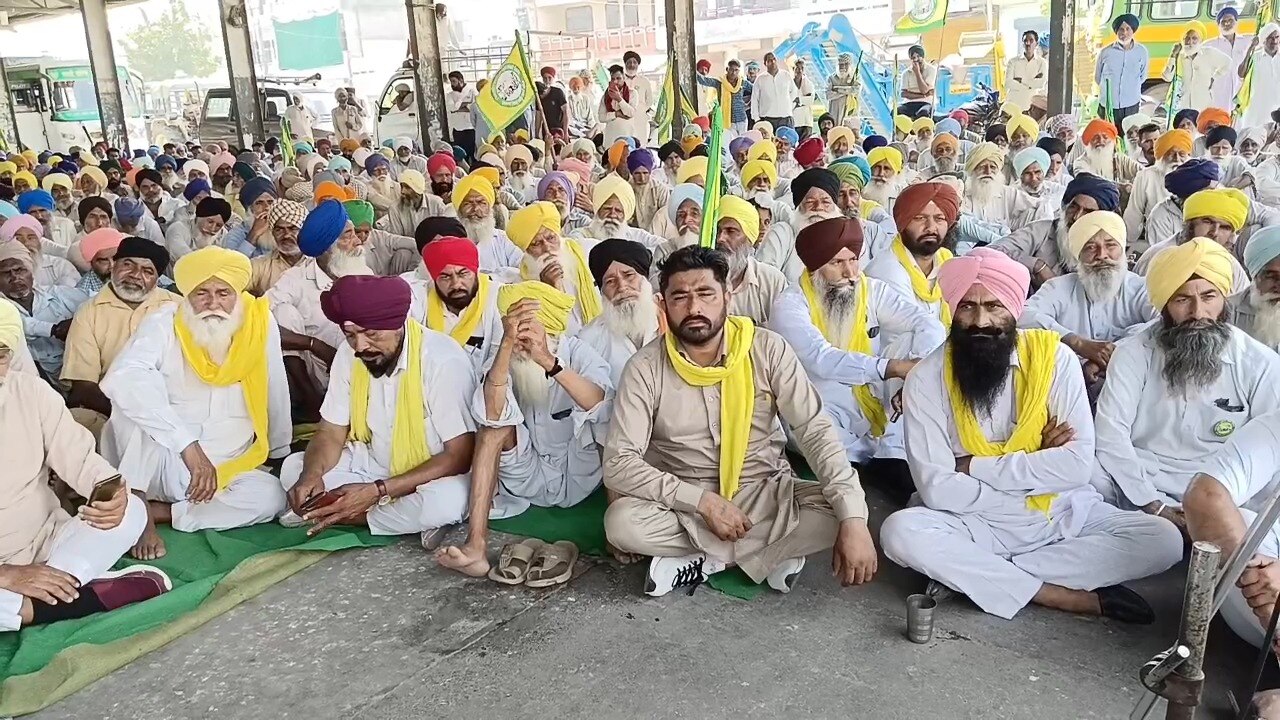 Punjab Farmers Protest: ਕਿਸਾਨਾਂ ਦੇ ਮੁੜ ਬਾਗੀ ਤੇਵਰ! ਪੰਜਾਬ 'ਚ ਵੱਖ-ਵੱਖ ਥਾਵਾਂ ’ਤੇ ਧਰਨੇ, ਕੇਂਦਰ ਸਰਕਾਰ ਨੂੰ ਚੇਤਾਵਨੀ