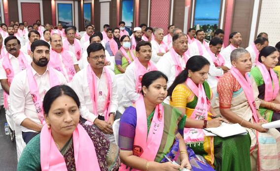 In Pics: తెలంగాణ ఉద్యమంలానే రైతు ఉద్యమం కూడా - TRSLP మీటింగ్‌లో కేసీఆర్
