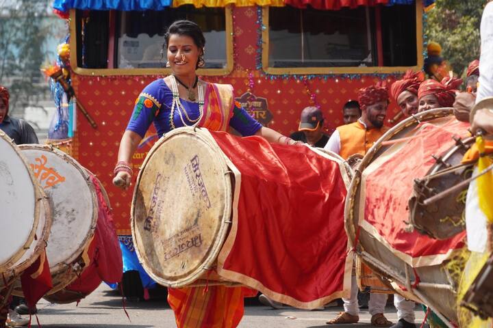 स्टार प्रवाह परिवार पुरस्कारांचं हे दुसरं वर्ष आहे. मुलुंड येथील कालिदास नाट्यगृहामध्ये नुकताच हा रंगारंग सोहळा पार पडला.