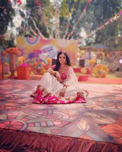 टीवी की इस नागिन ने देसी लुक में बरपाया कहर, किलर स्माइल पर दिल हार बैठेंगे आप